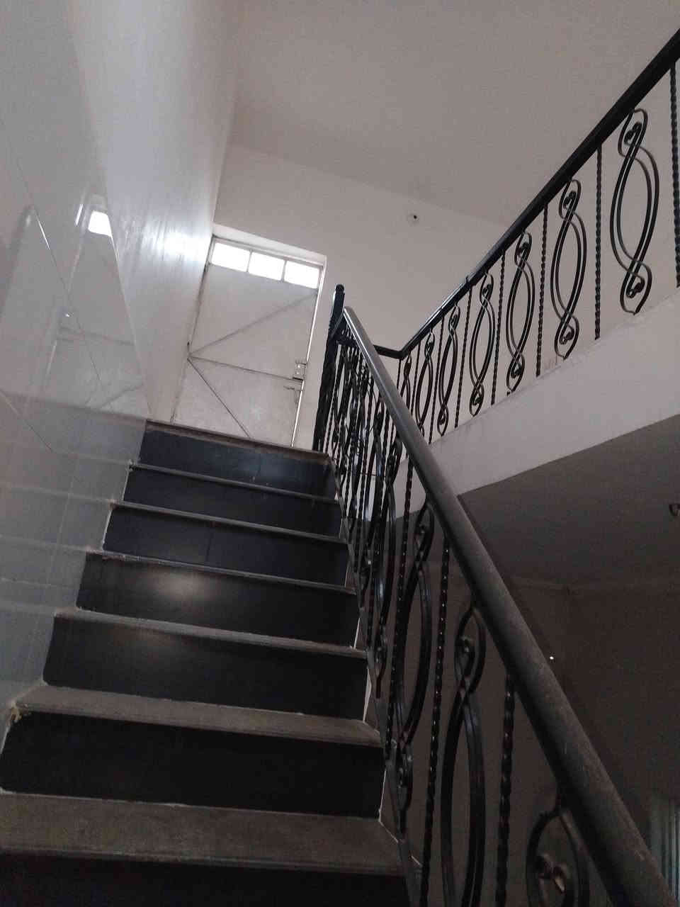 السلام عليكم عندي بيت في الموضفين للبيع خلف مدرسه نون والقلم مساحه ١٢٥ قاط واحد الاستفسار عن هذا الرقم ***********
