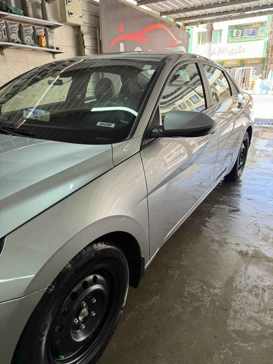 السلام عليكم 
هوانداي النترا موديل2022 وارد امريكي حادثها موضح في الصور  السيارة  بدون دواخل.  ايرباك راجع  المواصفات محرك 2000 دوش بصمه فتحه رادار امامي وجوانب ويل كب لد امامي خلفي كامره وشاشه وحساس كير ايتي  محرك تبريد مكفول من الفتح ماشيه 62 كيلو هزه وسنويه ورقم جديد بغداد بأسمي السعر 145 وبها مجال بسيط العنوان بغداد الامين 
موبايل ***********
