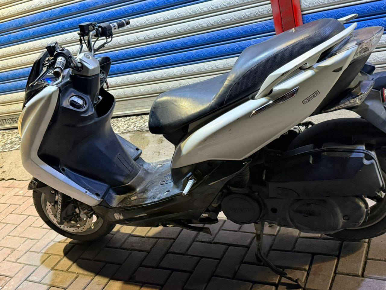 السلام عليكم  للبيع دراجة Majesta S
دراجة محرك يخبل ونظيف مكاني الكريعات 
للأتصال او المراسلة خاص
***********
