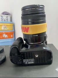 كامره نيكون D5200 نظيفه +عدسه 18_250 + بطاريات جدد + شاحن اصلي  السعر ...