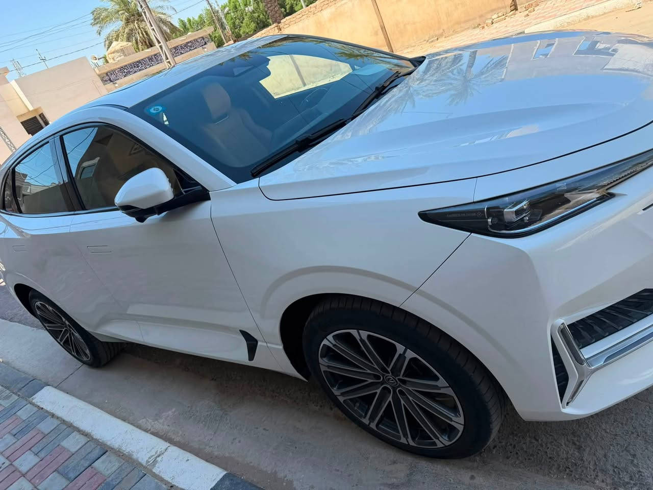 السلام عليكم
شانجان يوني كي ٢٠٢٥

Changan Uni K 2025

ماشية 23600km

محرك 2000cc Turbo
كرير 8 نمر

السيارة رقم بغداد مكفوله عدا شخط بسيط بالباب خلف السائق موضع بالصور

مواصفات اليوني كي المعروفه

بصمه تشغيل وابواب وتشغيل عن بعد

ترحيب ابواب مع خاصية قفل وفتح السياره عن الاقتراب او الابتعاد دون الحاجه لاستخدم البصمه

5 كاميرات

كاميرا بالزجاج الخلفي تعرض على شاشه السياره

بانوراما

هاند بريك كهرباء

حساس خلفي امامي

رادار خلفي امامي جانبي ( النقطه العمياء ) والرادار الامامي تفاعلي مع خاصيه قيادة شبه ذاتيه

تدفئه تبريد بالكشنات الامامية

الكشنات الامام كهرباء مع خاصيه خزن بكرسي السائق

اناره امامي فل LED 

ويل حجم 21

خاصيه خزن فيديو طوارى عند استخدام البريك المفاجئ

السياره بكربلاء الهندية

السعر 36 مليون

للتواصل ***********

