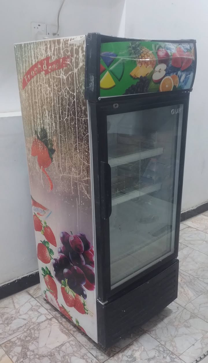 عارضة مقبلات نظيفة...
بلادية مداخلة تصليح 
ب ٢٠٠  الف
عارضة عمودية صغيرة
شغالة عل الفحص...
شرط تبريدها فووول 
ب ١٢٥  الف
بغداد الشعب ***********
الشراي يتصل واتساب او رصيد
