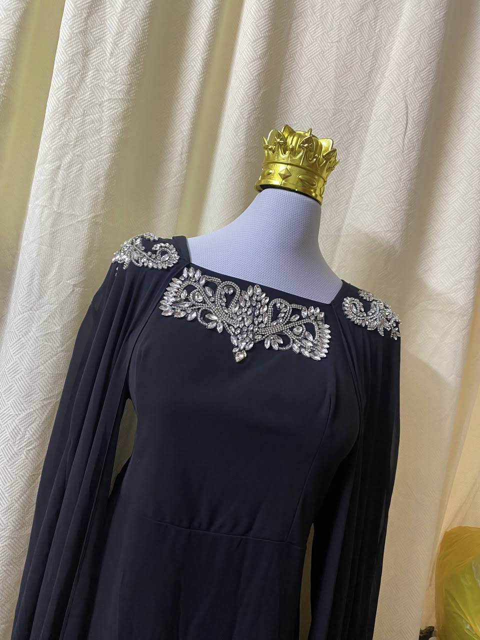 فساتين جدد غير مستخدم
اثنيهن ب85 قفل 
فقط توصيل


**إذا كنت صاحب هذا الإعلان وتريد حذفه لأي سبب، رجاءا أرسل رسالة إلى الدعم الفني**