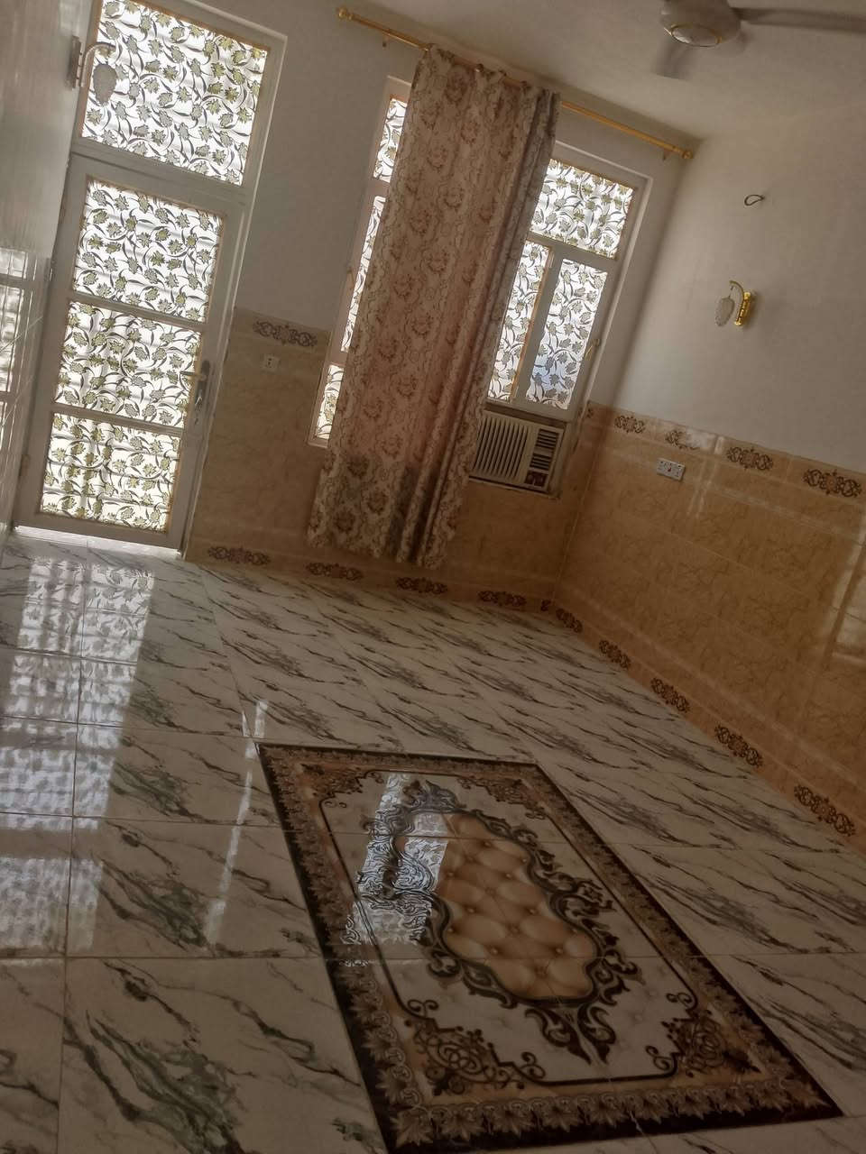 سلام عليكم بيت للبيع بناء حديث ناحية ابي غرق حي المرتضى مساحة البيت 100السعر65اي ستفسار***********
