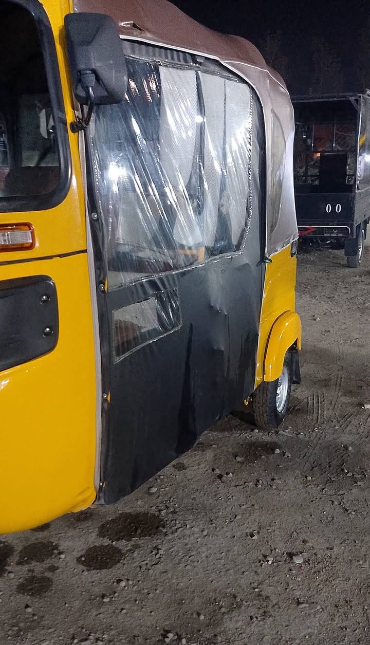 تكتك موديل 2021/11/25 رقم وسنويه  مكينه مكفوله 
بيها ضربه بصفحه معمرة بارد وبيها ع كد اربع صابع فوك لبك لايت
 كهربائيات شغاله سعر ٨ وبيها مجال +تجي تكلب وشوف وتقتنع وتدلل 
رقم *********** 
حي السفير /شماعيه
