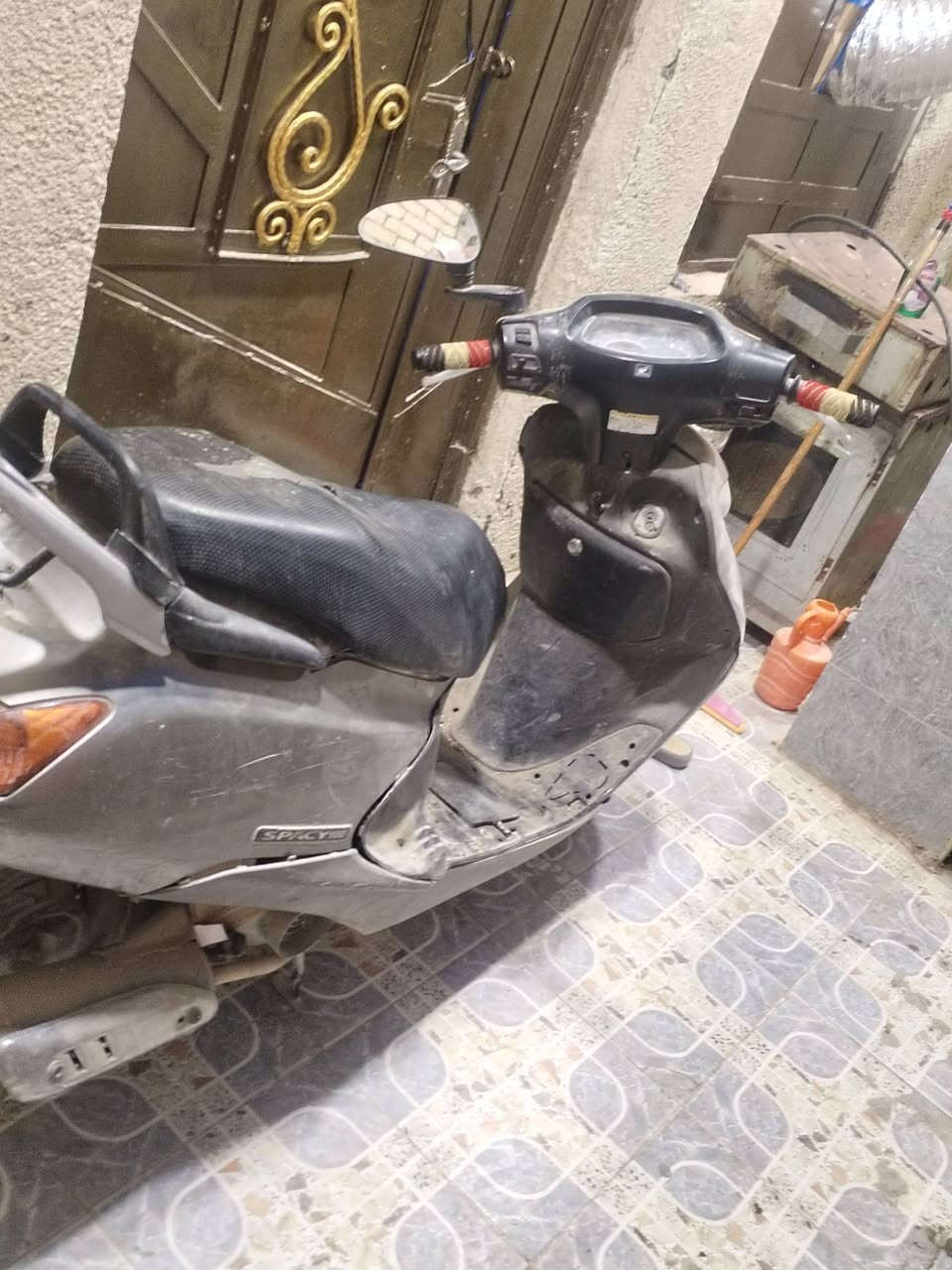 دراجة اسبيسي للبيع كوم حديد 75 متروكة اوحاليآ طافية ماعرف عطلهة شنو


**إذا كنت صاحب هذا الإعلان وتريد حذفه لأي سبب، رجاءا أرسل رسالة إلى الدعم الفني**