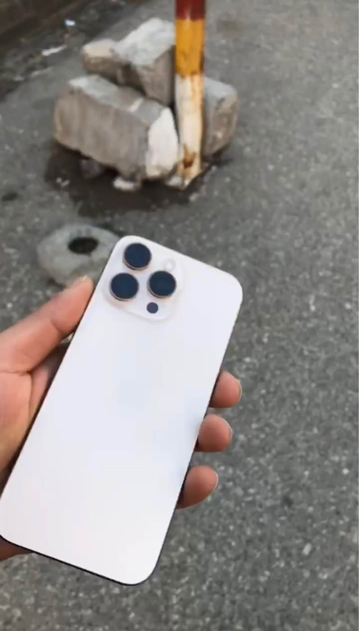 السلام عليكم ايفون 16 برو ماكس ذاكره 256 لون كولد نضيف شخط مابي مبدل بي بطاريه وبورد (بشركة ابل)حصرآانطيك بي ضمان سنه مني ادليك بيتي اذا صار بي خلل سعره مليون قفل بس الشراي يتصل رجائآ لتعبني وتعبك السعر قفل *********** بغداد, العراق
