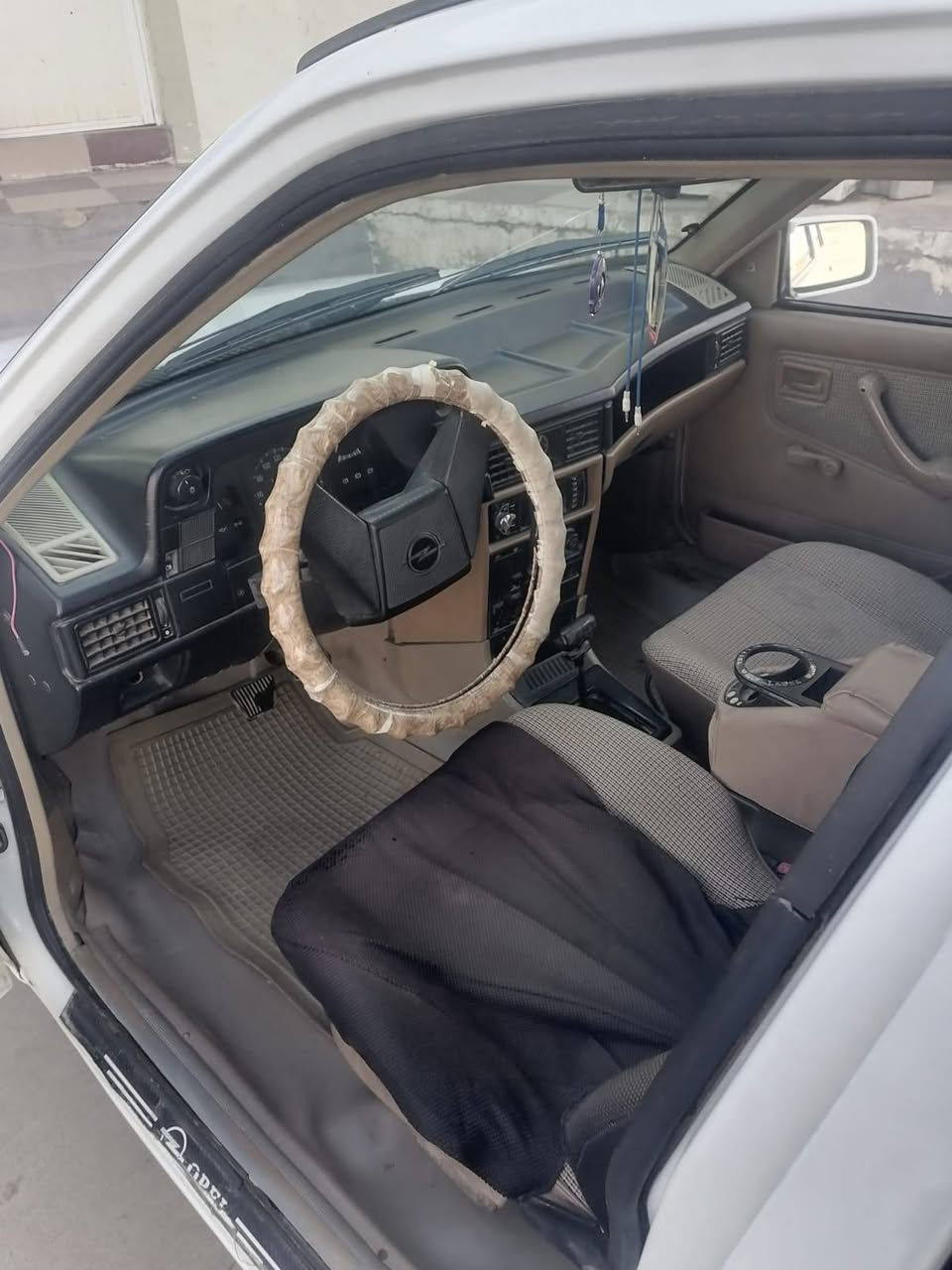 سلام عليكم اوبل كاديت موديل 89كير اوتوماتيك محرك 16شرط بدون ضربه بدون صبغ مشروع وطني بي بطاقه  بنزين سعر 30بي مجال *********** كركوك, العراق
