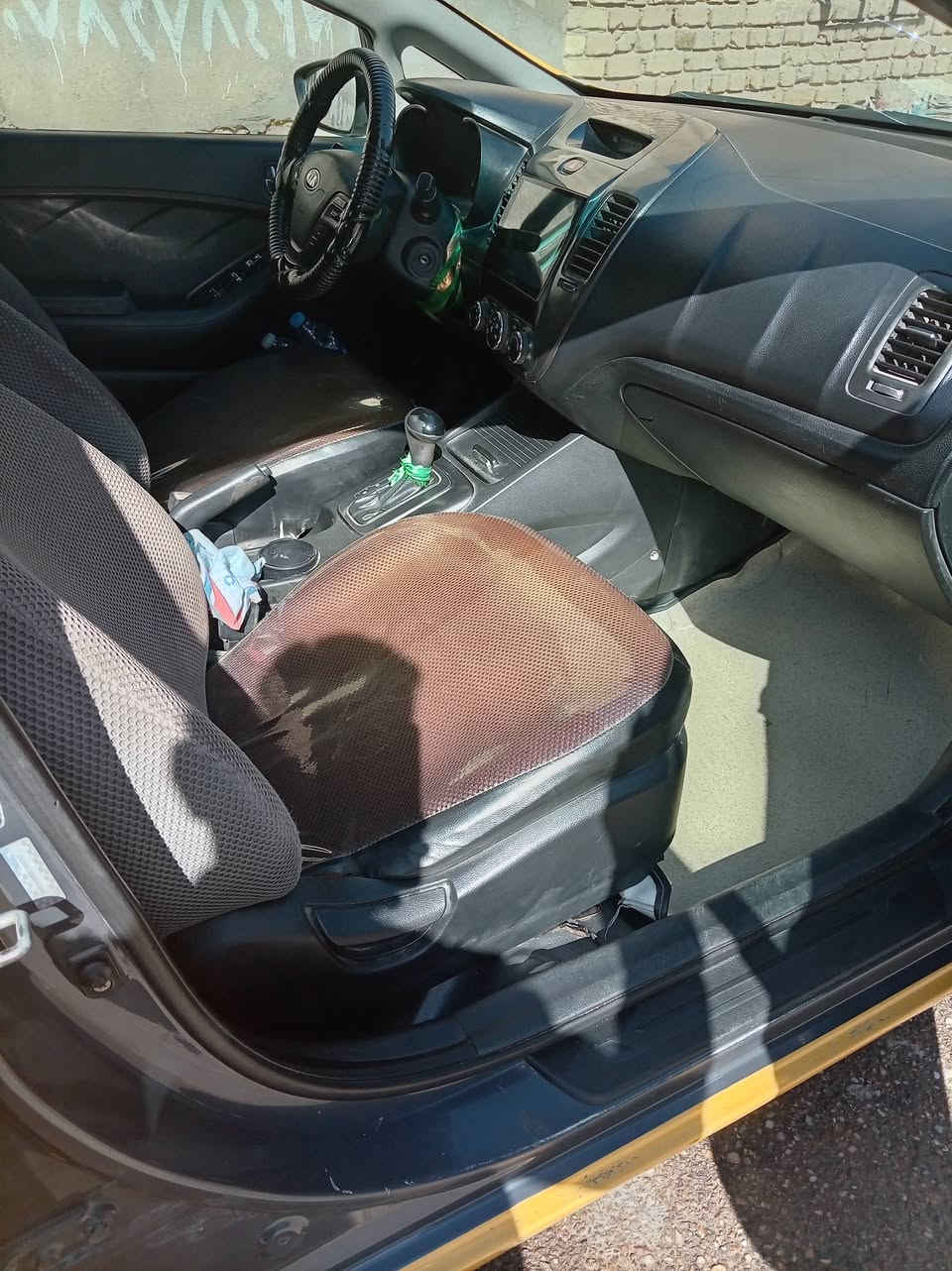 السلام عليكم
سياره كيا فورتي 2014 وارد امريكي ليبل واحد

سياره جهازه من كلشي بيها منظومه مال غاز والسياره بأسمي  رقمها بغداد.... السيارة مصفره... مكاني الناصريه وهذا رقمي *********** سعرها 110
