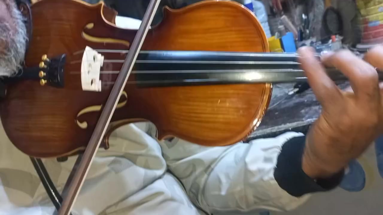 كمان ماركة فتنس للبيع سعرة 125 الف الكمان حجمه 4/4 ص كله من الخشب صوت شرقي هذا رقمي وبي واتساب *********** مكاني بغداد/ البياع ( يوجدتوصيل بغداد والمحافظات باجور )
