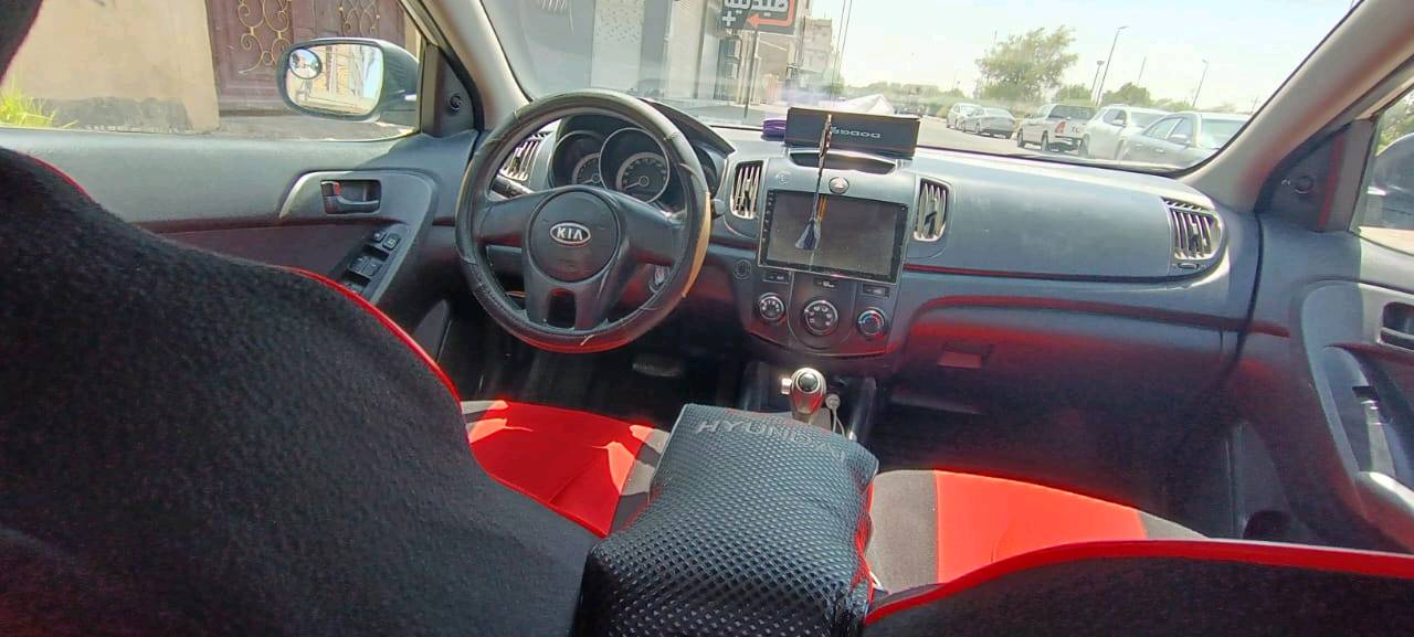 سياره سيراتوا موديل ٢٠١٢ رقم بابل ٣قطع اللون ابيض