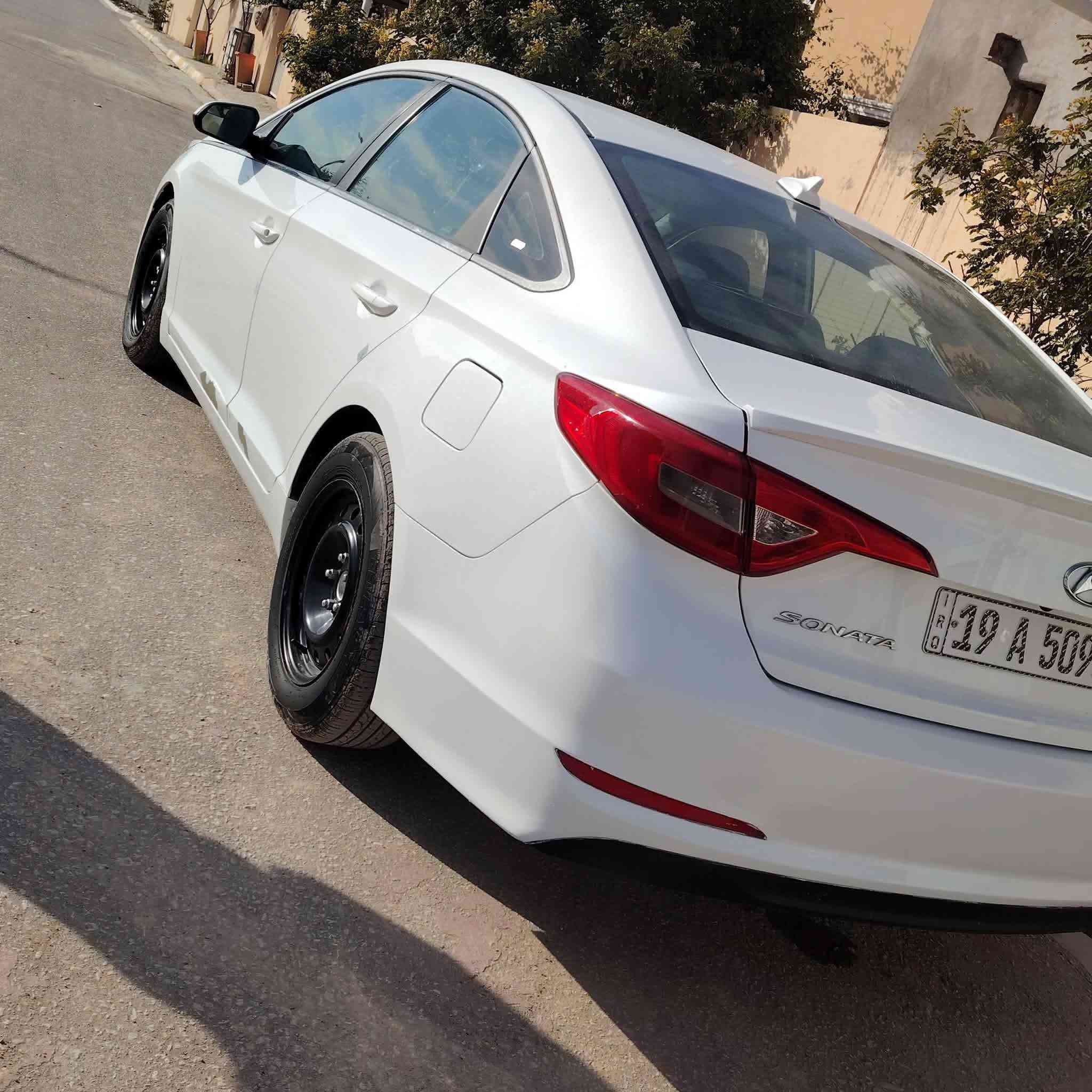 السلام عليكم
سوناتا 
موديل 15
رقم كربلاء
مكينة 2400 GDI
وارد امريكي 
حادث مرفق مع المنشور فقد مقدمة البنيد شويه 
بيها تگشير شويه موضح بالصور ما الحك اسويها
جاهزة من كلشي
مكينة 
كير 
حدادية 
تخم تاير 
تبريد 
شاشة 
كامرة 
مثبت سرعة
تحكم ستيرن
السعر 118 وبيها مجال 
مكاني ديوانية
***********
***********
