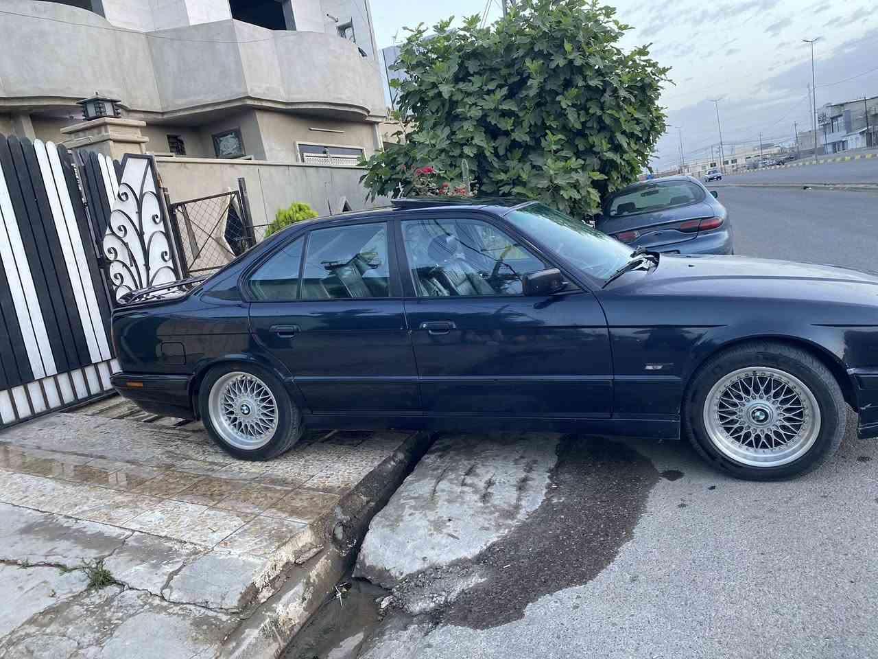BMW1994
حجم 540 اصل 
داخل جلد 
صاج 
محرك 8
بجم عريض 
سياره جاهزه 
شرط التحويل 
السعر 74وبيها مجال قليل 
***********
