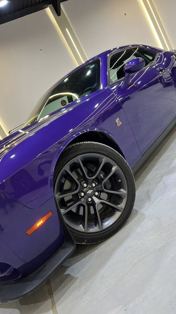 بسم الله ما شاء الله توكلنا على بركة الله.
#معرض ميرال لتجارة السيارات 🇮🇶 
______________________________________
#اعلان_بيع_سيارة
🔷السيارة : دوج جالنجر سكات باك 🐝🔥
🔷سنة الصنع : 2023
🔷اللوحة : اربيل
🔶السعر :240 ورقة
🔷الضرر : تبديل وصبغ جاملغ ايمن وبنيد. (صور الضرر مرفقة بالاعلان)
🔷ضرر الايرباك : ستيرن ودشبول وبردة.
🔷رقم الشاصي : 2C3CDZFJ6PH662438
______________________________________
🔷المواصفات:
🔹حجم المحرك 8 سلندر 6.4L 🐝
🔹عداد المسافة 4 الف ميل
🔹حساسات خلفية
🔹كراسي كنتارا احمر
🔹كرسي السائق كهرباء
🔹سستم الصوت ALPINE
🔹ويل كب حجم 20 انج مع اطارات بحالة جيدة
🔹وضعيات قيادة 🐝
🔹لايتات LED بالكامل
🔹شاشه تحكم بالايعازات
🔹تحكم ستيرن جهتين
🔹بصمة ابواب وتشغيل وتشغيل عن بعد
🔹مع باقي المواصفات الاعتيادية
————————————————————————
☎️ الاتصال :
***********
فضل الجشعمي 
***********
احمد الشمري 
📍النجف الاشرف - مدينة المعارض القديمه - قرب معمل الخياطة
