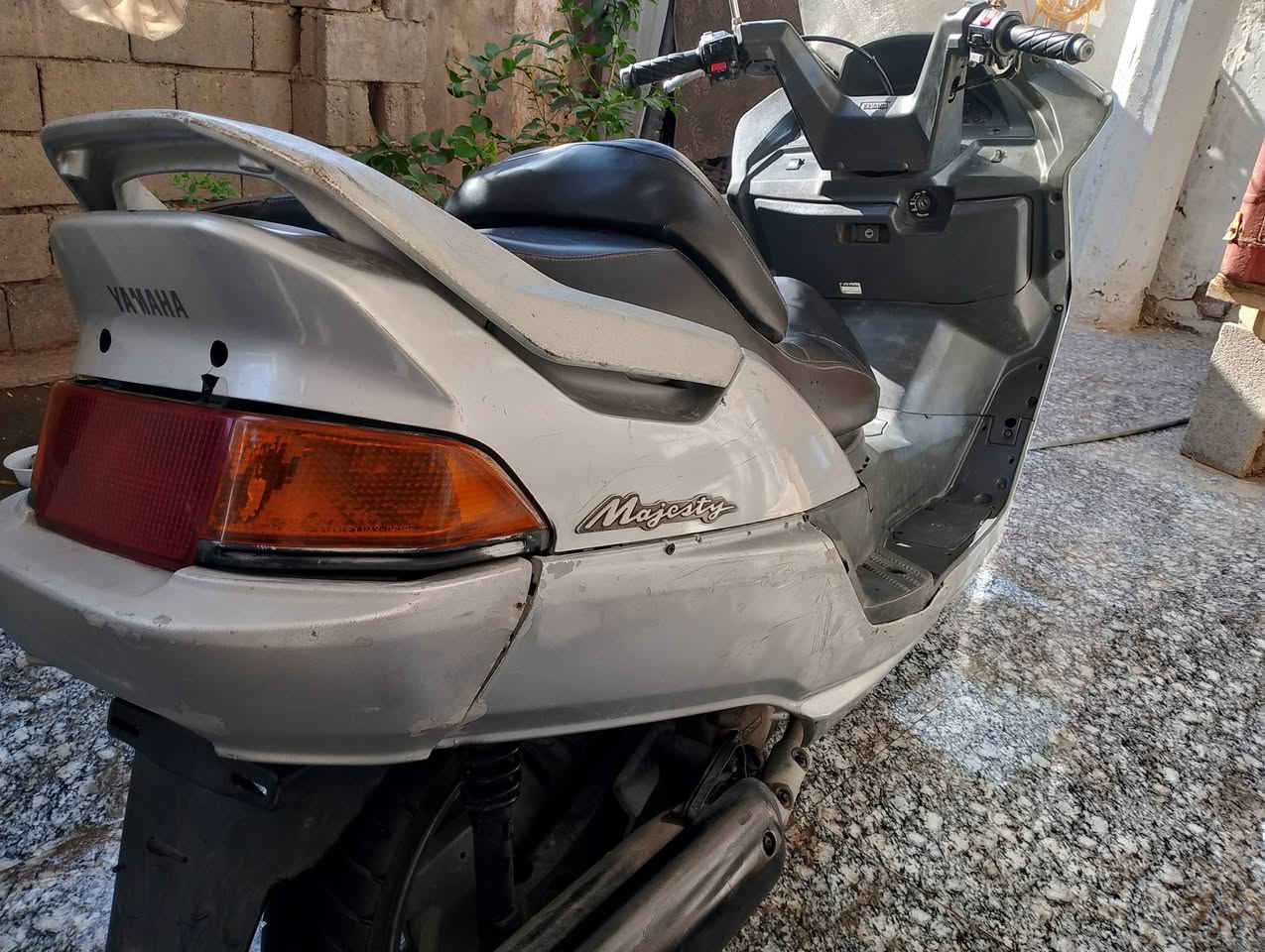 السلام عليكم
دراجه ماجسته للبيع كلشي شغال بيها 
كهربائيات سلف وياها غراض كفرات كامله ثانيه وبعد شغلات
مكينه مچفته تچفيت درجه اولى 
مكاني بابل المسيب ***********
السعر 350 وبيها مجال
