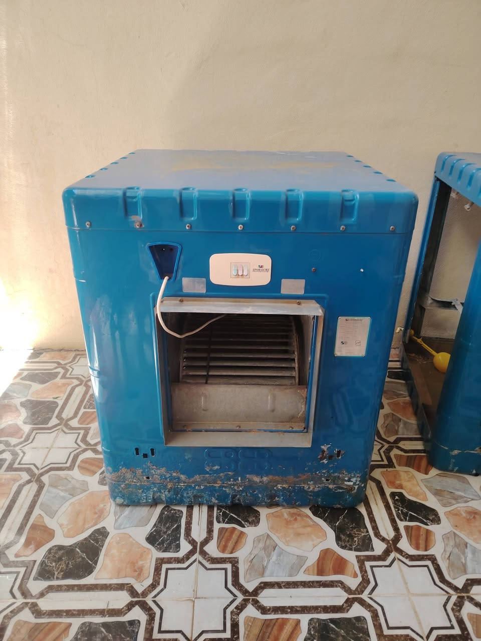 دوو موبەریدەی سۆپەر الکتریک دەرەجە یەک زۆر پاکن حەجم دوونیو ماتۆڕ بیلادی کامل بەشەرت و زەمان
ئەوەی لولەکەی پێوەیە زۆرپاکترە لەویتر نرخی 75هەزار و مامەڵە 
ئەویتر 60هەزار و تۆزێ مامەڵە 
شوێن:سمود ***********
دوو موبەریدەی سۆپەر الکتریک دەرەجە یەک زۆر پاکن حەجم دوونیو ماتۆڕ بیلادی کامل بەشەرت و زەمان
