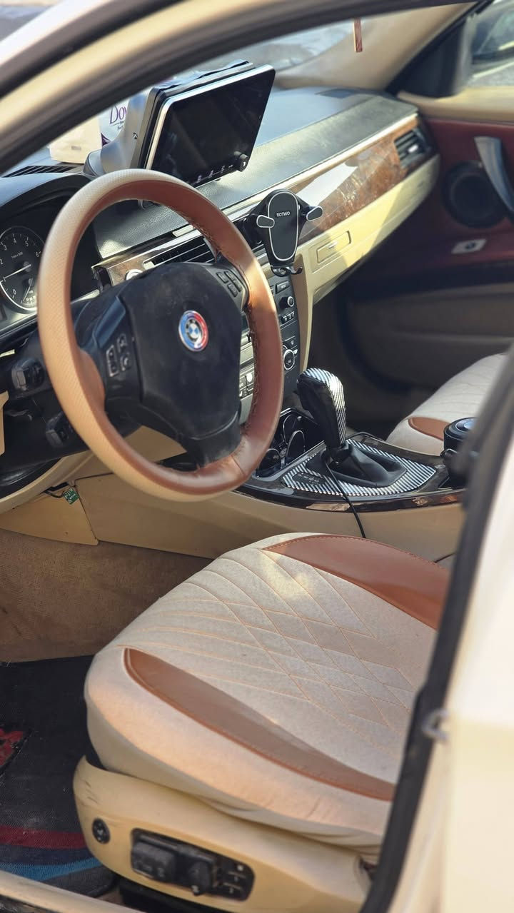 ياالله
السلام عليكم للبيع 
E90 2011 وارد امريكي

كلين بدون ضرر 
كهربائيات كلها بلاديه 
مكينه N52 جديده 
كير تبترونك جديد
سلايد كهرباء صدر امامي خلفي جديد 
تخم ويل وتاير 18 هامان جديد 
تبريد تدفئة شغلات 
غرفة جديده كهرباء 
السعر 115 

*********** واتساب
