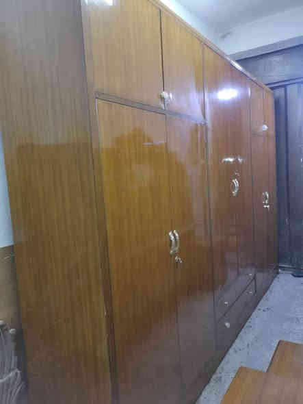 غرفة ثگيلة تكمة ونظيفة ب500 قفل سعر مناسب بمقارنه ثگل ونظافة الغرفة  كاملة اي نقص مابيها مصبوغة وتلميع وقفالة يدات جدد الشراي يتصل *********** مكاني الشعلة موجود توصيل
