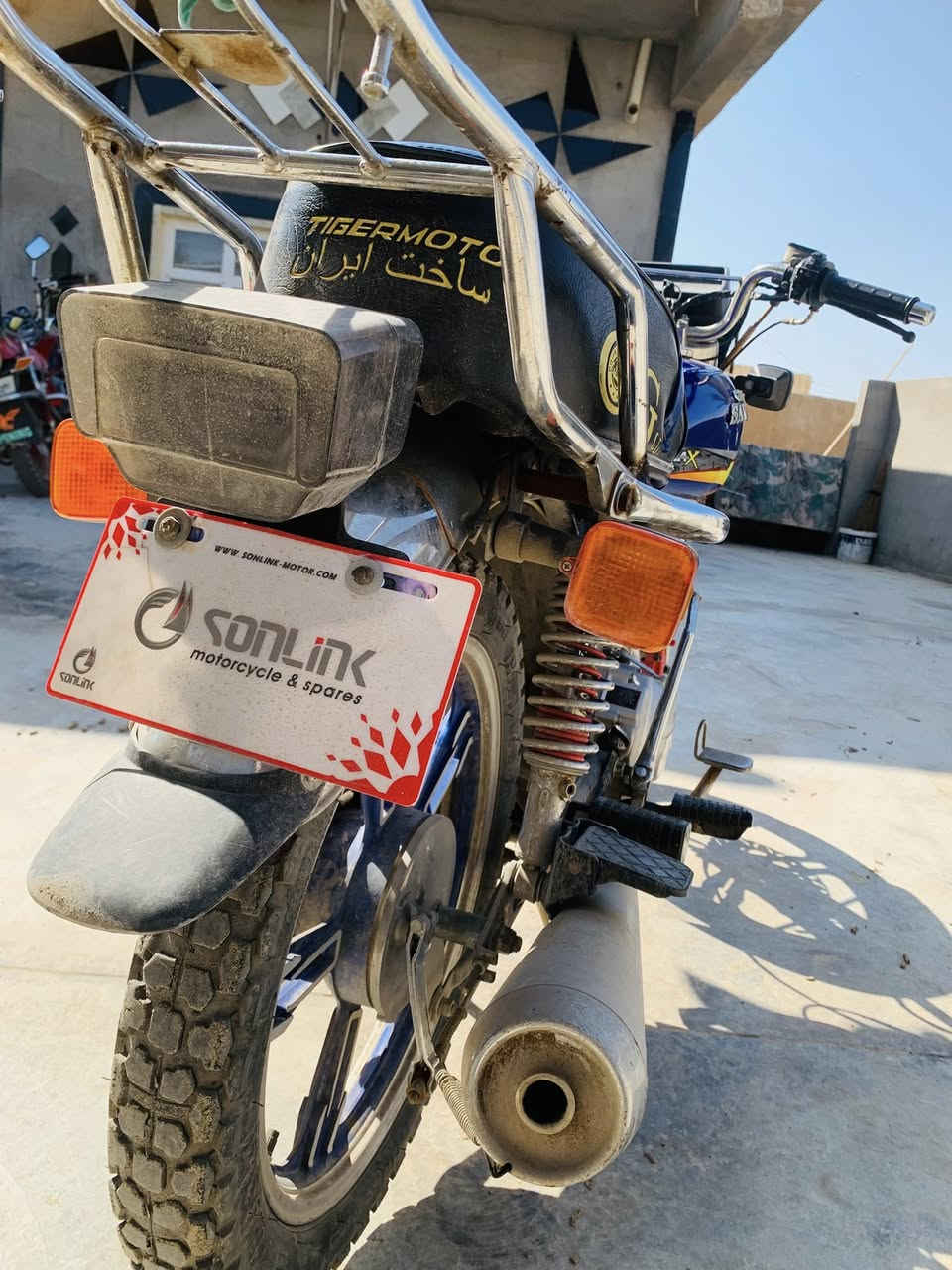 للبيع موديل ٢٠٢٢
السعر ٤٢٥ وبي مجال 

محرك مفتوح الباقي كلو شرط 

ناحيه الزاب 

اتصل ***********
