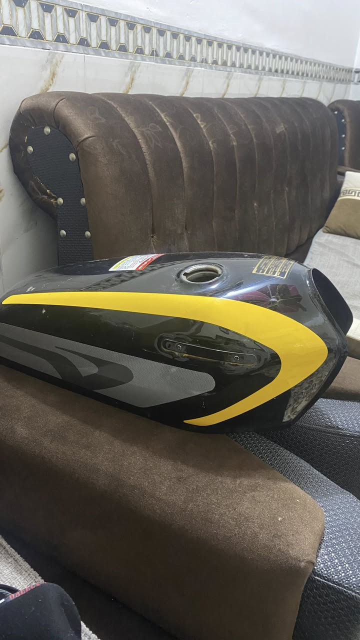 غراض لبيع تانكي السود البيه اصفر 15والثاني 10
بك لايت شغال 5
هندر 2
كابريته جديده ب٨
علايم تانكي ب2
هورن جديد 2
لايت جديد 3
دوسات 2
دبلات مال ايرن 20
لاستفسار ***********
