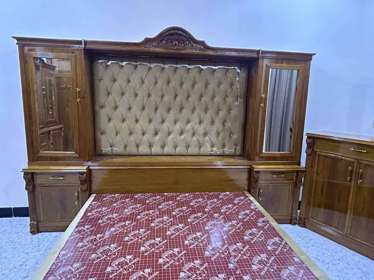 معمل نجارة الايهم 
تم تسليم طلب احد الزبائن في المدائن
الى الاخ ابو وليد العكيلي 
غرفة نوم 6 باب ملحق مسرح
اكتاف 8 سنتيم زان ثقيل
لف الابواب والمجرات زان مصري
تاج الكنتور والميز والجرباية زان مصري ثقيل
داخل وخارج صاج الوجة 5 ملم صاج طبيعي
الداخل 4 ملم صاج طبيعي
خشب روسي مصفى
للستفسار مراسلة الصفحة او اتصال
***********
***********
عنوان بغداد بسماية مقابيل مستشفى الجامعة اللبناني
يوجد خدمة توصيل
