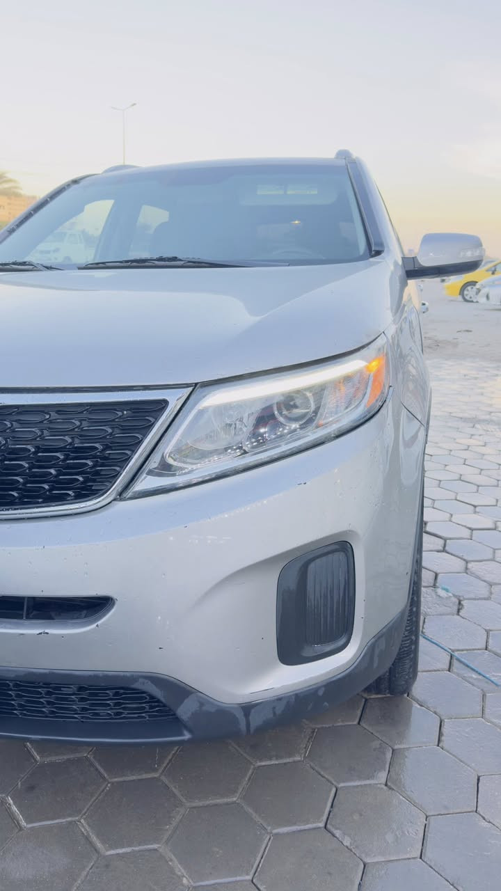 سلام عليكم كيا سورنتو 2015 ادوات كصه جنطه  بانزين بانزين سته سلندرV6 سبعه راكب كير مكينه حداديه جاهزة دخول جديد ارقام وسنويه انكليزي شمالي سياره تخبل  ماشيه 115 حقيقي وكلش جديده  سعر62 وبيها مجال للشراي مكانها نجف للاتصال***********
