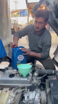 خدمات الاخوين الزيوت السيارات  تبديل زيت يوركاس 50 ثابت الأمريكي  سيار...