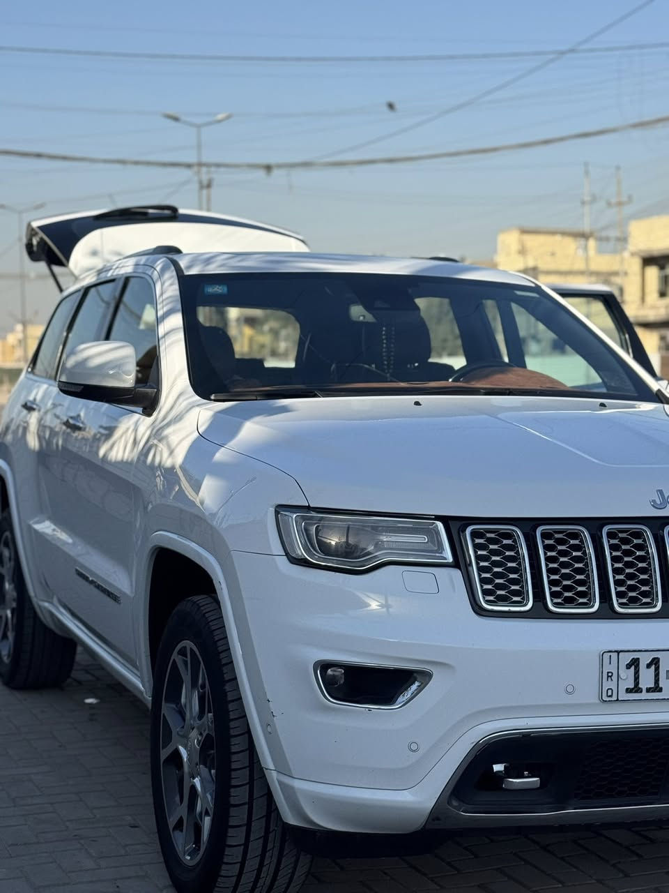 جيب كراند شيروكي اوفرلاند خليجي   2021. فول مواصفات 
محرك V6 سعة 3.6 
ناقل حركة أوتوماتيك 8 سرعات
وضعيات قيادة: Auto – Snow – Sand – Mud _sport
رادار امامي 
مقاعد جلد كاملة لون قرميدي مميز 
مقعد السائق كهرباء مع ذاكرة لوضعيتين 
تبريد وتدفئة للمقاعد الأمامية
تشغيل بصمة + دخول ذكي
تكييف ثنائي المناطق مع فتحات خلفية
سقف بانوراما
كاميرا خلفية عالية الدقة
6 وسائد هوائية
نظام مانع انزلاق + ثبات إلكتروني 
مرايا كهربائية قابلة للطي
تشغيل عن بعد 
ماشية 109 الف كيلو متر فقط مكفوله 
رقم صاحب سيارة 
السعر 370 

***********
