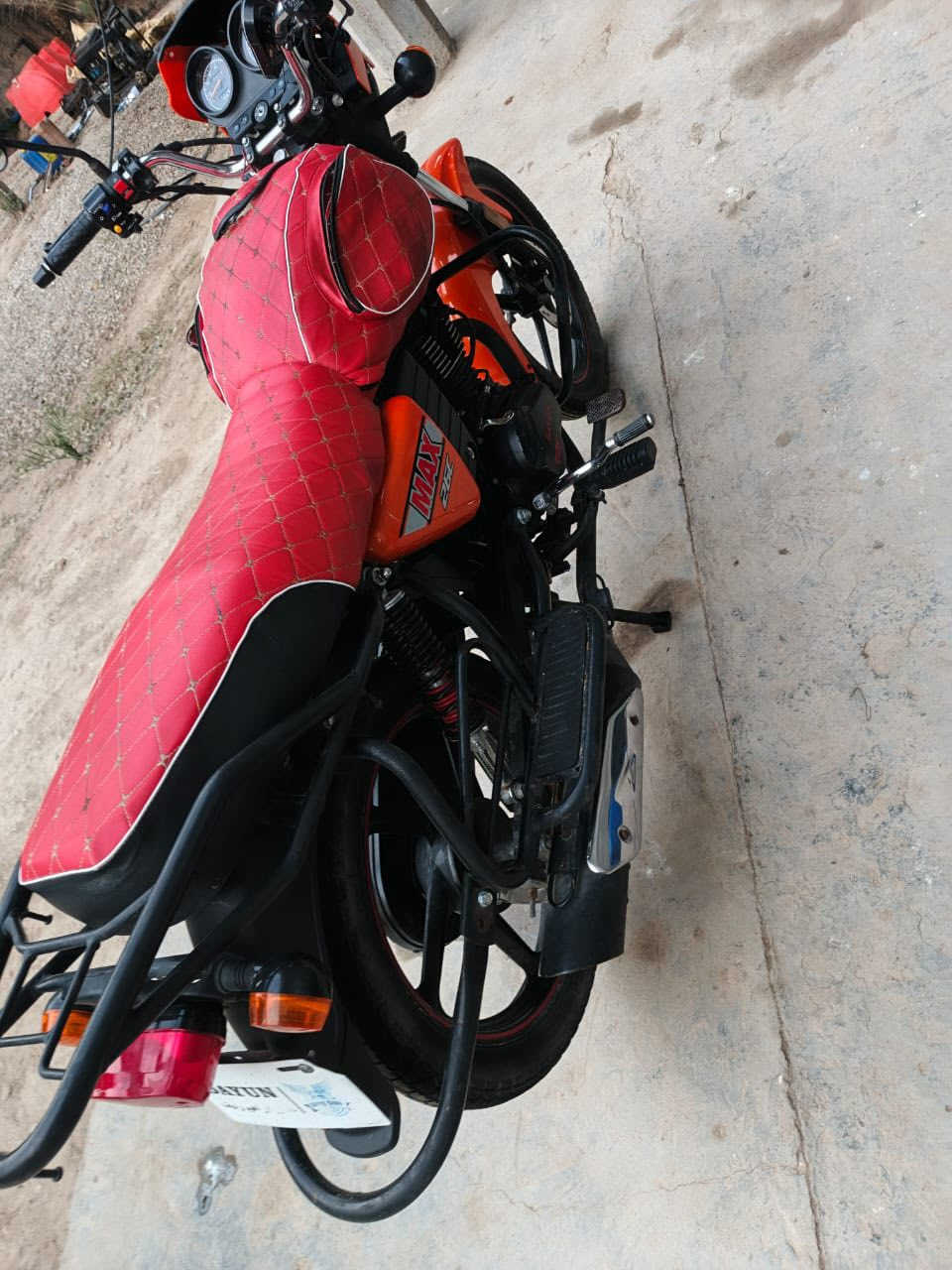 سلام عليكم دايون اصولي جاهز للترقيم ركز اصولي موديل 22 طالعه بل 23 ممشتغله دلفري ع كد روحه ورجعه نضيفه فول محرك 200 ماشي 16 الف حقيقي حقيقي عنواني بسمايه  سعر 1500 وبيها مجال حك جيه فقط رقمي ***********
