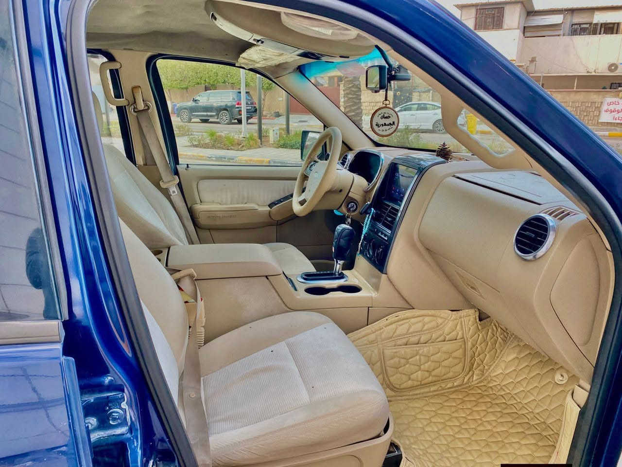 للبيع او مراوس حسب القناعه
فورد اكسبلور 2008 
مكفوله من الصبغ او التبديل 
مكينه سته سلندر 
كير مكينه مكفولات 
تخم تايرات جدد 
صدر نظيف 
كهربائياتها كلها شغاله 
ترايها كلش حلو ورقم سليمانيه دولي بأسمي
 مكاني بغداد شارع فلسطين ***********

السعر 110 وبيه مجال
