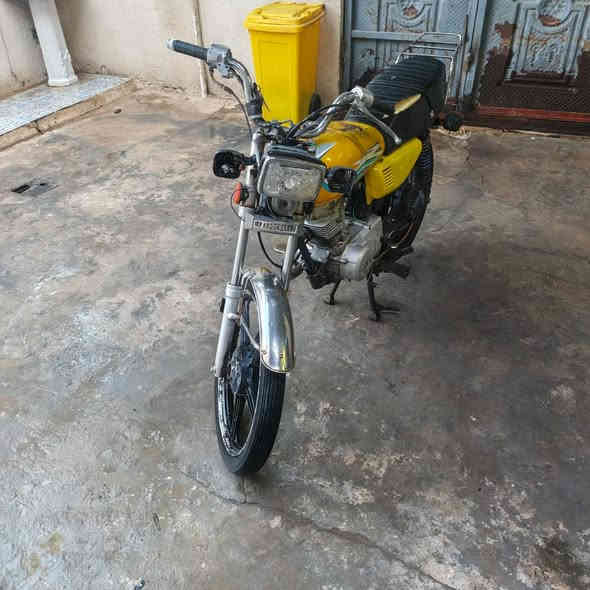 سلام عليكم من رخصت الادمن دراجه ايراني. بيها أوراق  استنساخ. مكينه تجفيت جديد نضيفه    تايرات نضيفه كهربائيات جديد لايت شغال. مكاني ام قصر السعر400وبيها مجال   رقمي ***********
