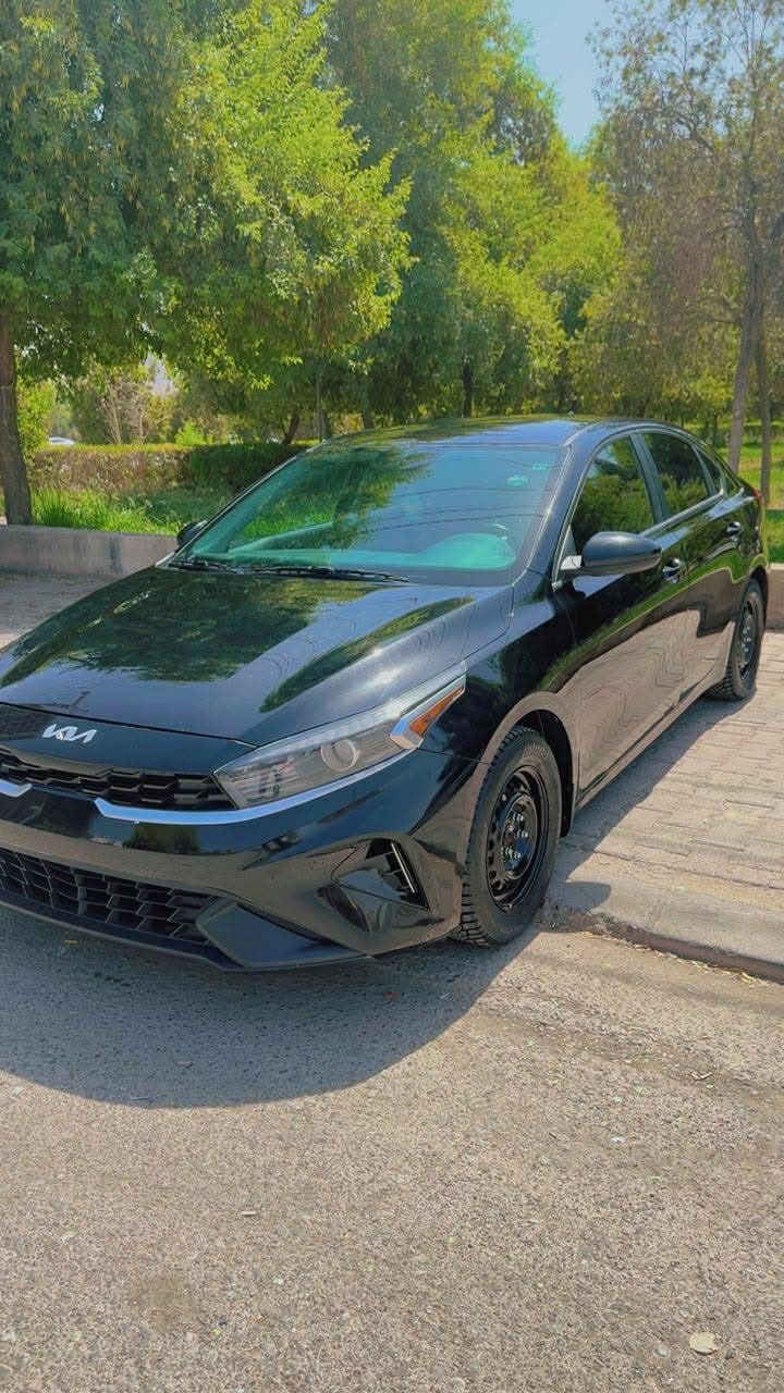 سلام عليكم للبيع فقط بدون مراوس 
كيا فورتي موديل 2023 الشكل الجديد 
رقم اربيل الجديد هزه وفحص ورقم جديد بأسمنه 
نص مواصفات 
✅شاشه 
✅كامرا 
✅تحكمات 
✅تدفئه كشنات 
✅رادار
✅تحديد مسار
✅مانع انحدار  
وباقي المواصفات العاديه 
مكينه 2000 دوش 
ماشيه 25 الف حقيقي 
السياره حيل جديده ونظيفه 
حادثها جاملغ امامي 
بدون ايرباك بدون دواخل 
كير مكينه كفاله عامه 
مكانها بغداد 
السعر 144 ورقه مجال كولش بسيط


**إذا كنت صاحب هذا الإعلان وتريد حذفه لأي سبب، رجاءا أرسل رسالة إلى الدعم الفني**