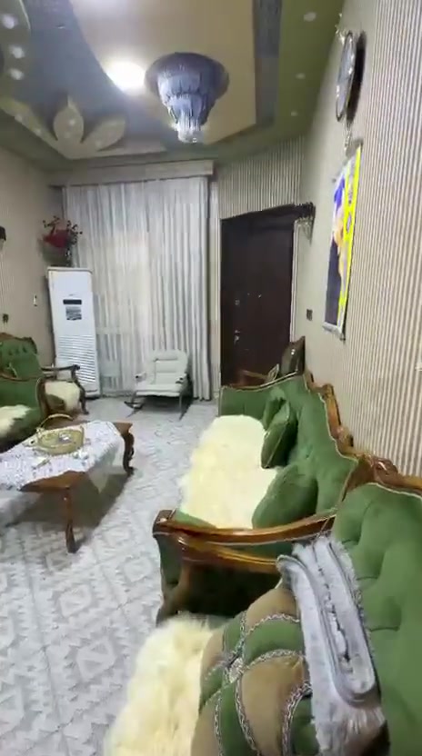 السلام عليكم 
بيت زراعي درجة اولى 105واقع حال 140متر
الامين سكينة شارع محطة وقود الجبهة 
بصف شارع القناة 
شارع تجاري خدمات كاملة 
السعر  180مليون 
بيت راقي جدا ومتعوب عليه 
قرار 25مشمول بالتمليك
للتواصل الاتصال على 
***********
