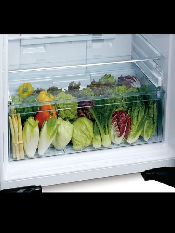 محتار بثلاجة تدوم وياك سنين وتبرد مضبوط؟ ❄️
خليني أعرّفك على هالثلاجة 

ثلاجة هيتاشي الاصلي ✅
الموصفات 
ثلاجة منزلية ببابين (باب ثلاجة + باب فريزر علوي) 
السعة الإجمالية: حوالي 565 لتر ✅
حجم الثلاجة 26 قدم 
الأبعاد: تقريبًا العرض 85.5 سم × الارتفاع 176 سم × العمق 74 سم 

كفاءة عالية وتوفير في الكهرباء
  مزودة بنظام إنفرتر (Inverter) للتحكم في الضاغط بذكاء، مما يقلل استهلاك الكهرباء ويطوّل عمر الثلاجة.  
  تصنيف كفاءة طاقة ممتاز (تقريبًا A++
هذا يعني تشغيل هادئ واقتصاد في الكهرباء 
تسحب امبير واحد او اقل ✅
تبريد قوي وفعال
 • نظام تبريد مزدوج بمروحتين ، يوزّع الهواء البارد بتساوٍ داخل الثلاجة والفريزر✅

تبريد فعال حتى لو كانت الحرارة الخارجية مرتفعة (حتى 60 °C)✅

نظام No Frost يمنع تكوّن الثلج داخل الفريزر بدون الحاجة لإذابة الثلج يدويًا✅  

تحكم ذكي وسهل
 • شاشة تعمل باللمس للتحكم في درجات الحرارة بسهولة✅

نظام مستشعرات مزدوجة يحافظ على درجات حرارة مستقرة✅

أرفف زجاجية مقوّاة تتحمّل أوزان الأطباق والثلاجات الثقيلة✅

حجرة خضار كبيرة مع تحكّم بالرطوبة للحفاظ على طراوة الفواكه والخضار لفترة أطول✅

إضاءة LED داخلية واضحة وموفرة للطاقة✅

فلتر Nano Titanium يقلل الروائح ويحافظ على الهواء✅

صنع في تايلند ✅
ضمان سنة صيانة 
ضمان 10 سنوات على الكمبريسر
السعر  1100 

متوفرة في معرض ابو امير الطائي للأجهزة الكهربائية 📍
عنوان كربلاء حي الوفاء مقابل افران اڤيان
ابو امير 
***********
 #معرض_ابو_امير
#هيتاشي 
#ثلاجة

#كربلاء 
#اجهزة_كهربائية
