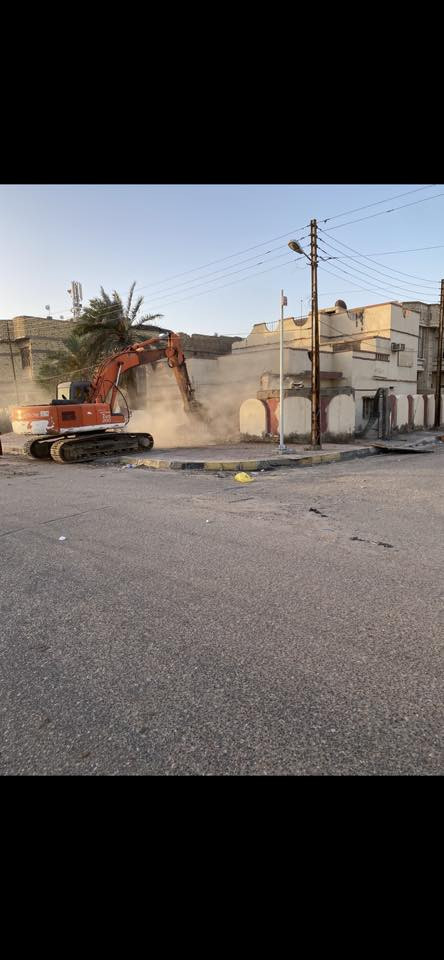 جمعه مباركة على الجميع 
اليوم وبفظل الله 
تم تفليش وهدم بيت بمساحة ٤٠٠م في منطقة (شارع المكينه) (مالت ألنفط) وتم نقل الأنقاض وقلع القطع ونقل الأنقاض ودفنها بالجلمود والأسمنت والسبيس وحدلها طبقتين للأستفسار ***********.  أو. ***********
