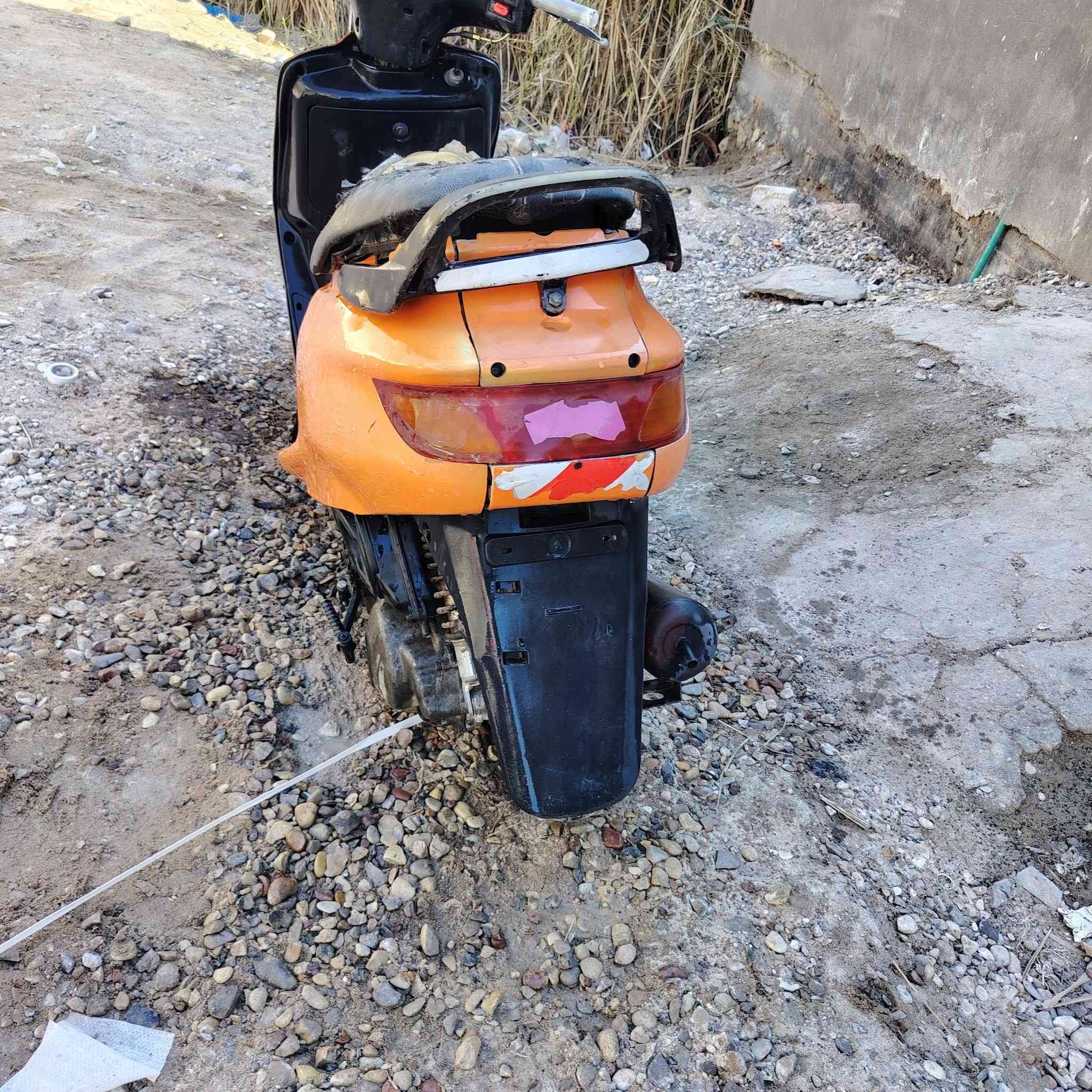 دراجه فراشه للبيع عوزه كابريته فقط السعر 150 بيه مجال شراي
***********
