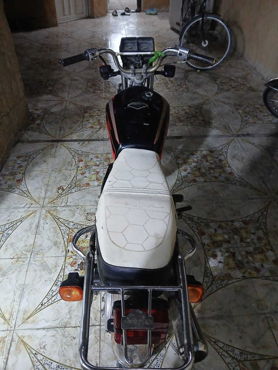 سلام عليكم دراجه تايكر البيع موديل 20 أوراق اصولي كهربائيات شغاله وسعر 375 وبيه مجال شي قليل مكاني حله محاويل انتصل عرقم ***********
