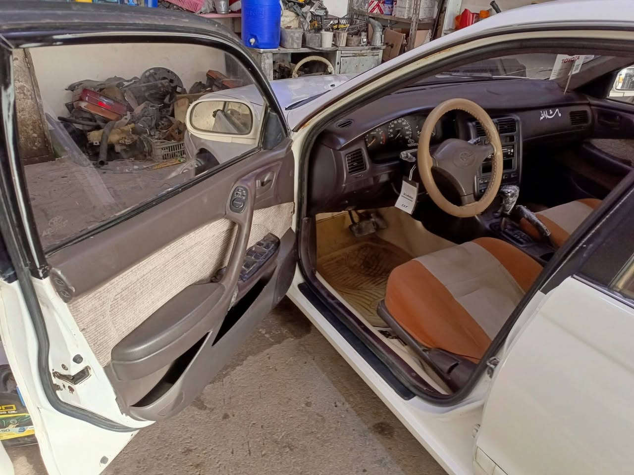 السلام عليكم كرونه للبيع محوره موديل 1998 رقمه بغداد رقم دولي سنويه لغايه 2030 السياره جاهزه من كلشي
محرك وكير حاويه حداديه تخم تاير كله جديد
السياره مصبوغه حزام بدون ضربه وخياس شرط
سياره كله عل بلادي براغي مامفتوح بيه وضع الشركه
السعر 65 وبيه مجال للعنوان واسط النعمانيه 
***********
