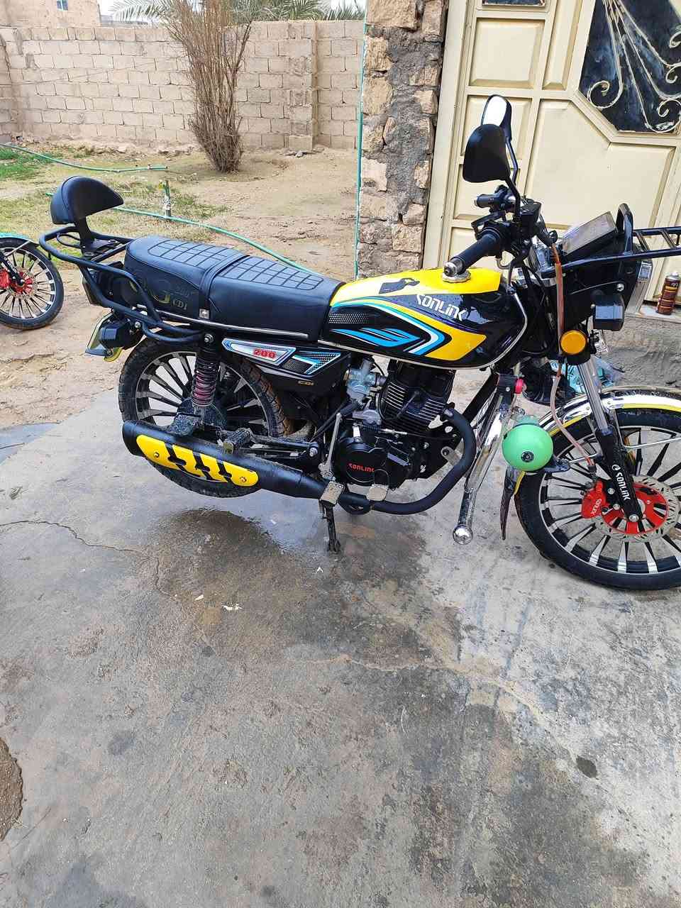 السلام عليكم دراجة سولنك 25محرك 200 زنجيل للبيع ويرهم مراوس حسب القناعة مكاني القائم حصيبة ***********
