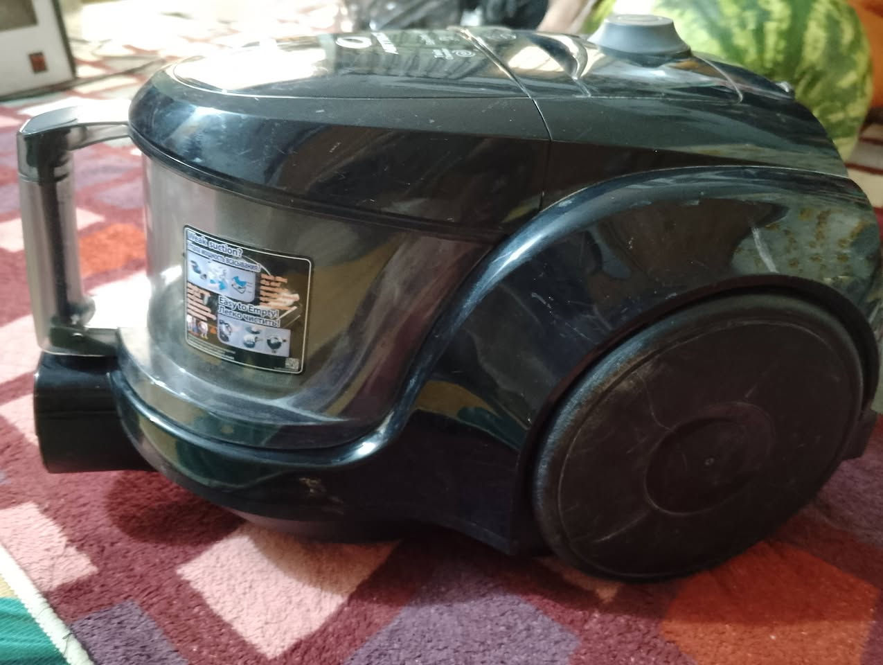 السلام عليكم مكنسة كهربائية للبيع ماركة سامسونج الأصلية بالة عالفحص بلادي السعر 50الف حلة الثورة ***********
