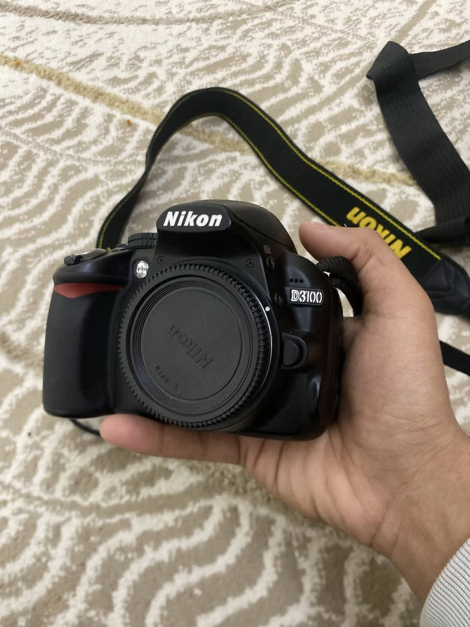 للبيع نيكون D3100
كاميرا جدا نضيفه 100%

بعدها جديده شتر 4 الف فقط

ملحقات 

عدسه18/55✅

حزام كتف.    ✅

شاحنه.         ✅

بطاريه.         ✅

سعر 220 وبيها مجال 

 

يوجد توصيل لجميع محافظات العراق مجاني

***********
