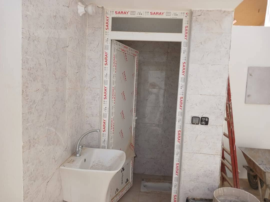 مشتمل البيع حي الخضراء طابقين ٤غرف غرفتين سويت صاله مطبخ ستقبال كراج صحيات المساحه ١٤٠م شارع ١٠م الستفسار اتصل ***********
