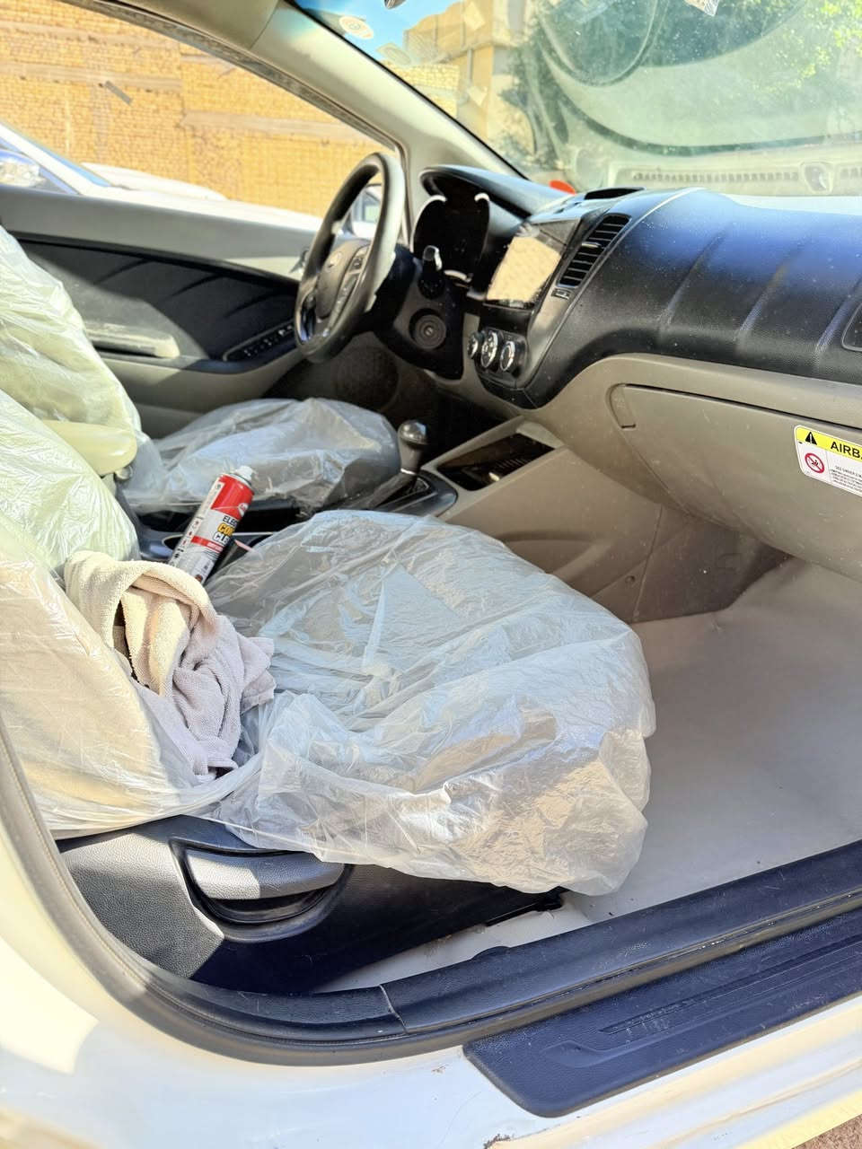 السلام عليكم سيراتو ٢٠١٤ خليجي مكينه ١٦٠٠ دوش سياره حلوه وبيها باب الصدر مبدل وصبغ جاملغ الايمن باسمي تحويل ثاني يوم سعرها ١٠٧ وبيها مجال ***********
