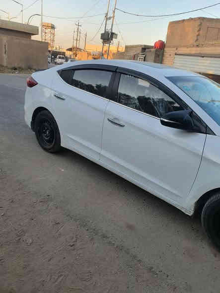 السلام عليكم اخوان من رخصت الاداره المحترمين
النترا ٢٠١٧ للبيع فقط سياره جديده ومكفوله كفاله عامه فقط نصف جاملغ الأيسر والدوسه بيه صبغ  وماشيه ١٥٤ وقابله للزياده رقم بغداد وباسمي ومكانه النجف المشخاب سعره ١٤٠ وبيه مجال رقم الموبايل *********** ***********
