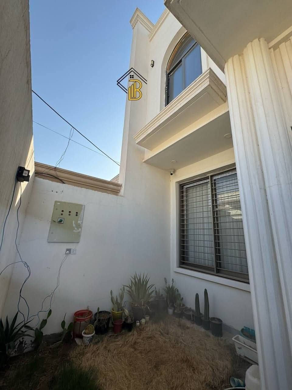 🏡 دار سكن للبيع – حي الفرات

📍 العنوان: حي الفرات
📐 المساحة: 189 متر مربع
📏 الواجهة: 9 متر
🏠 البناء: طابقان – بناء حديث

✨ مواصفات الدار:

-4 غرف نوم
-صالة مريحة
-استقبال واسع
-مطبخ
-مجاميع صحية 
تصميم حديث ومناسب للعوائل

📢 دار جاهزة للسكن في موقع جيد وقريبة من الخدمات، وتتميز بمساحة ممتازة وبناء حديث يوفر الراحة والخصوصية.

المراجعة 
     ♦️♦️♦️مجموعة باسم الشمري♦️♦️♦️
      ♦️♦️للاستثمار والتطوير العقاري♦️♦️
الفرع الاول/بغداد،القادسية،قرب مجمع الوزراء
الفرع الثاني/الديوانية،الجزائر ،الشارع الخدمي،مقابل تقاطع أم الخيل
للأستفسار الاتصال على📲
قسم المبيعات 📠
***********📱
***********📱 
📲 حمّل تطبيق باسم الشمّري العقاري الآن من Google Play:
👉 [https://play.google.com/store/apps/details?id=com.basemShamry.app](https://play.google.com/store/apps/details?id=com.basemShamry.app)
🍏 قريبًا على App Store
