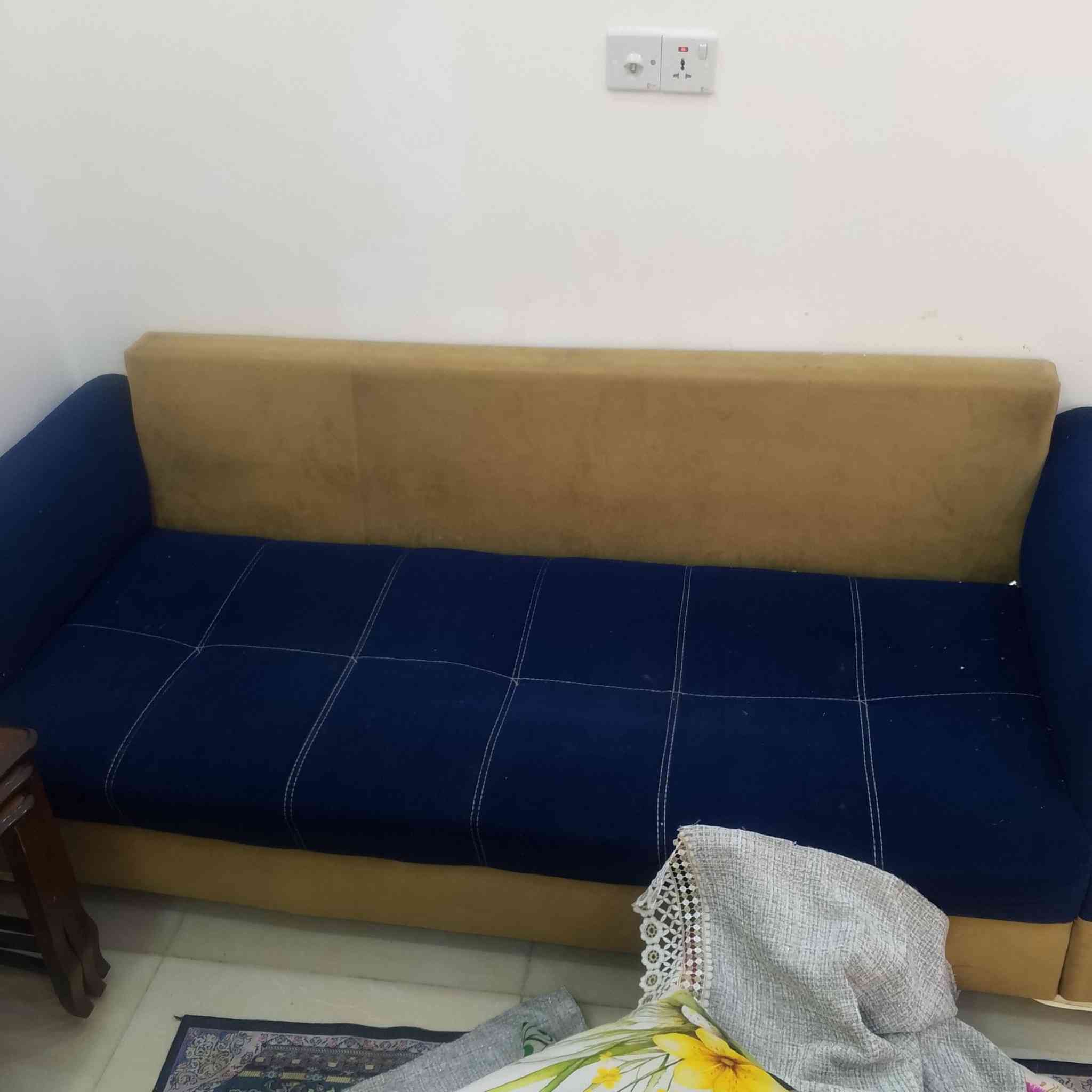تخم البيع مقاعد اثنين كبار وكراسي 2 سعره 60 الف قفل ***********
