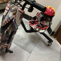 سكوتر كهربائي كلش نظيف واستعمال قليل لان ميعرف يسوقه ويا خوذة وكسارات ...