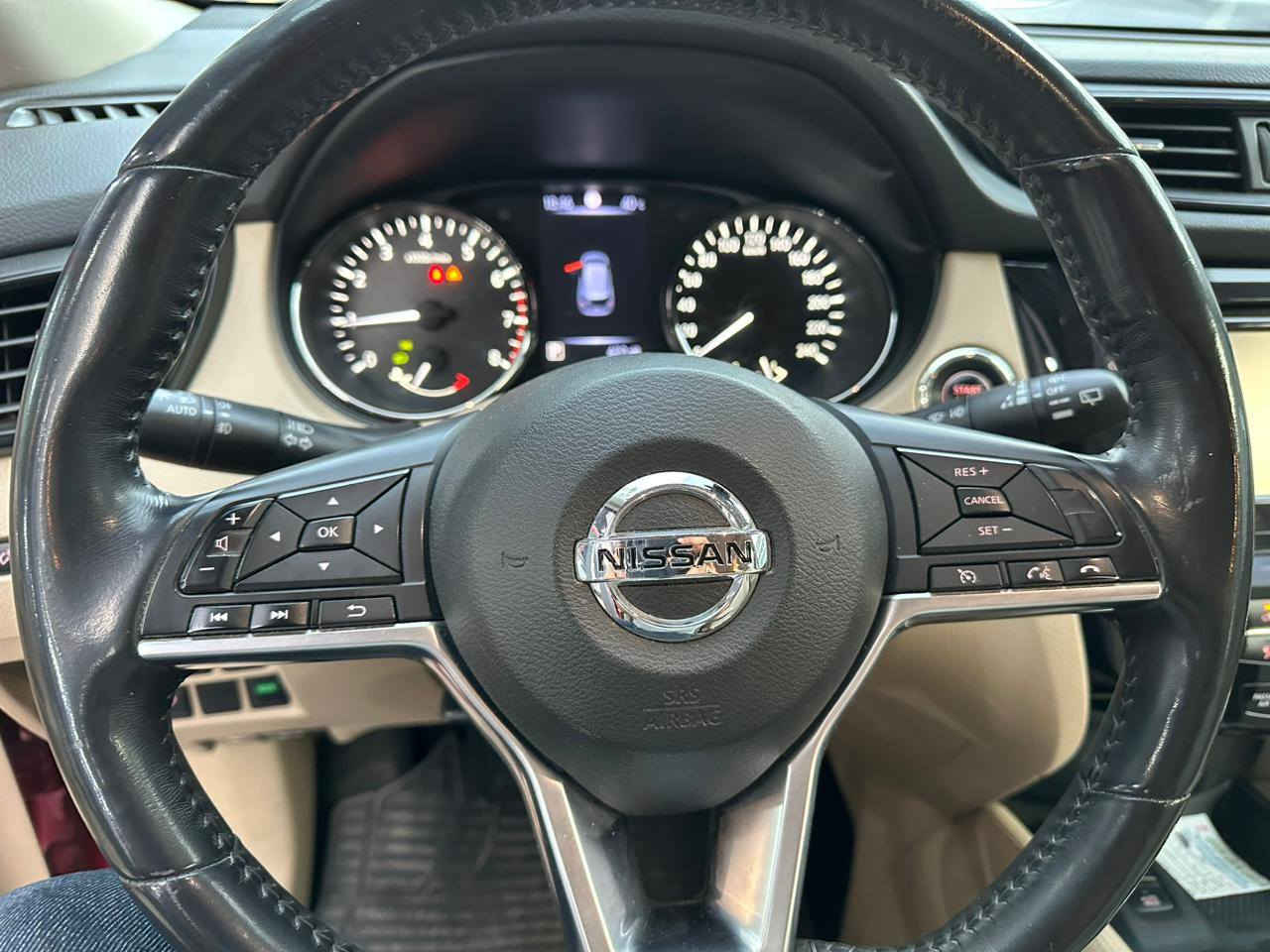 🚗 نيسان X-TRAIL خليجي 2018 – بلاتينيوم كلش قليلات الي بالعراق 
📍 رقم أربيل – السيارة باسمي
📍 مكان السيارة: السليمانية 
المواصفات:
فول مواصفات بلاتينيوم
فتحة سقف بانوراما
  التشغيل بصمة
كشنات كهرباء
كشنات تدفئة وتبريد امامي خلفي 
صندوق كهرباء
ستيرن تدفئة
مرايا جانبية كهرباء
هندبريك إلكتروني + Auto Hold
5 رادارات
(تفادي اصطدام – نقاط عمياء – تنبيه حركة خلفية)
5 كاميرات (360 درجة)
مصابيح زينون أمامية
كاشف ضباب
الضوء العالي التلقائي
لايتات متحركة وي الستيرن
نظام تنبيه السائق
نظام مانع الانزلاق (Traction Control)
نظام الثبات الإلكتروني (ESP)
مثبت سرعة ذكي
حساسات أمامية وخلفية
تبريد بيانو
تشغيل أوتو ستارت / ستوب
صرفية الوقود: 8 لتر / 100 كم
بعد بيها هوايه مواصفات 
الماشيه 72 الف كم
بيها ملاحظات بسيطة مبيّنة بالصور
💰 السعر: 197 و بي مجال
***********
