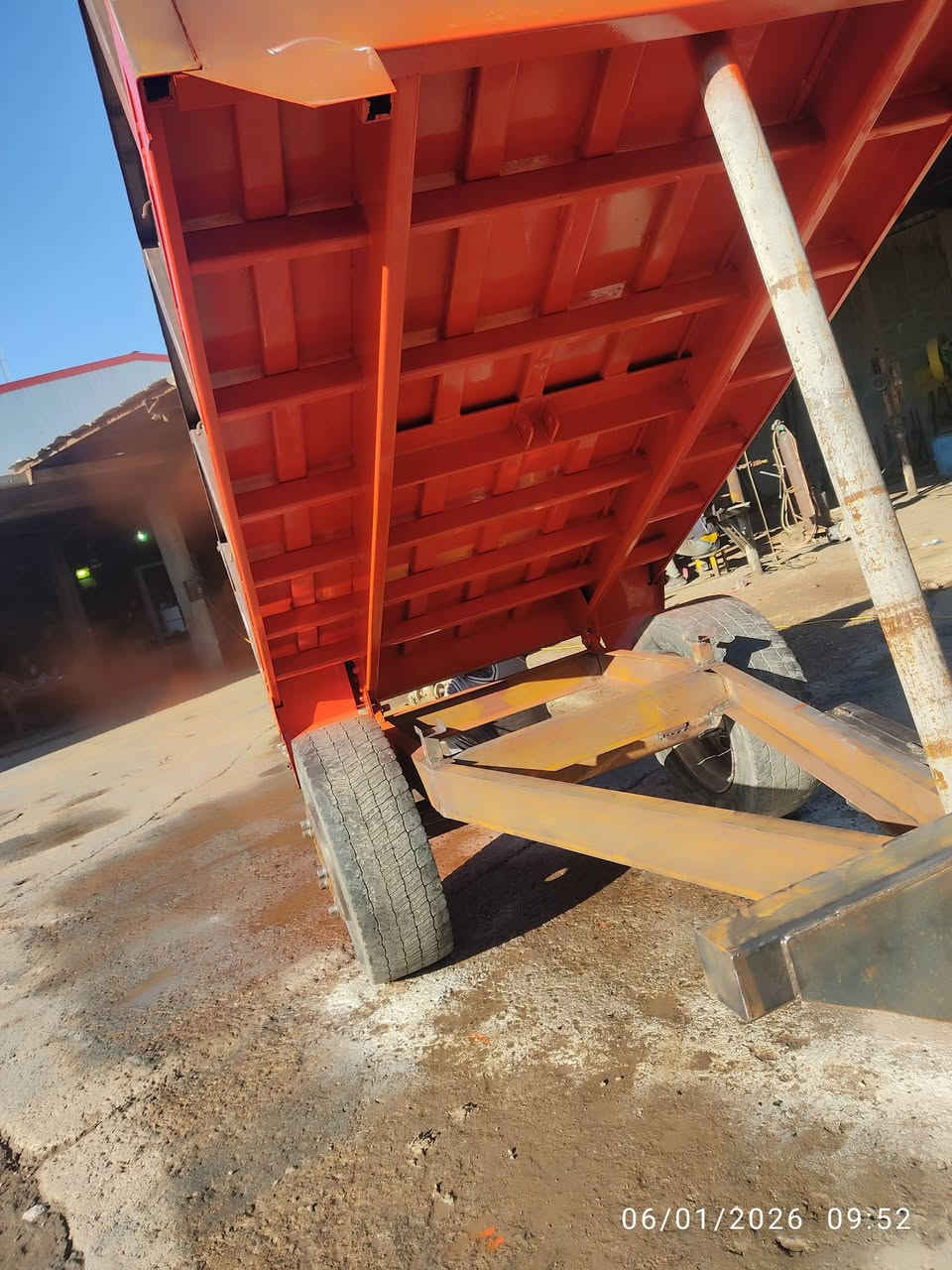 عرباين البيع جديد ارضيه اربعه ملم ليريد يتصل *********** كركوك حي الصناعه كراج اصطه كامران احمد الحداد بدارت اصطه بشير وعدنان كركوك, العراق
