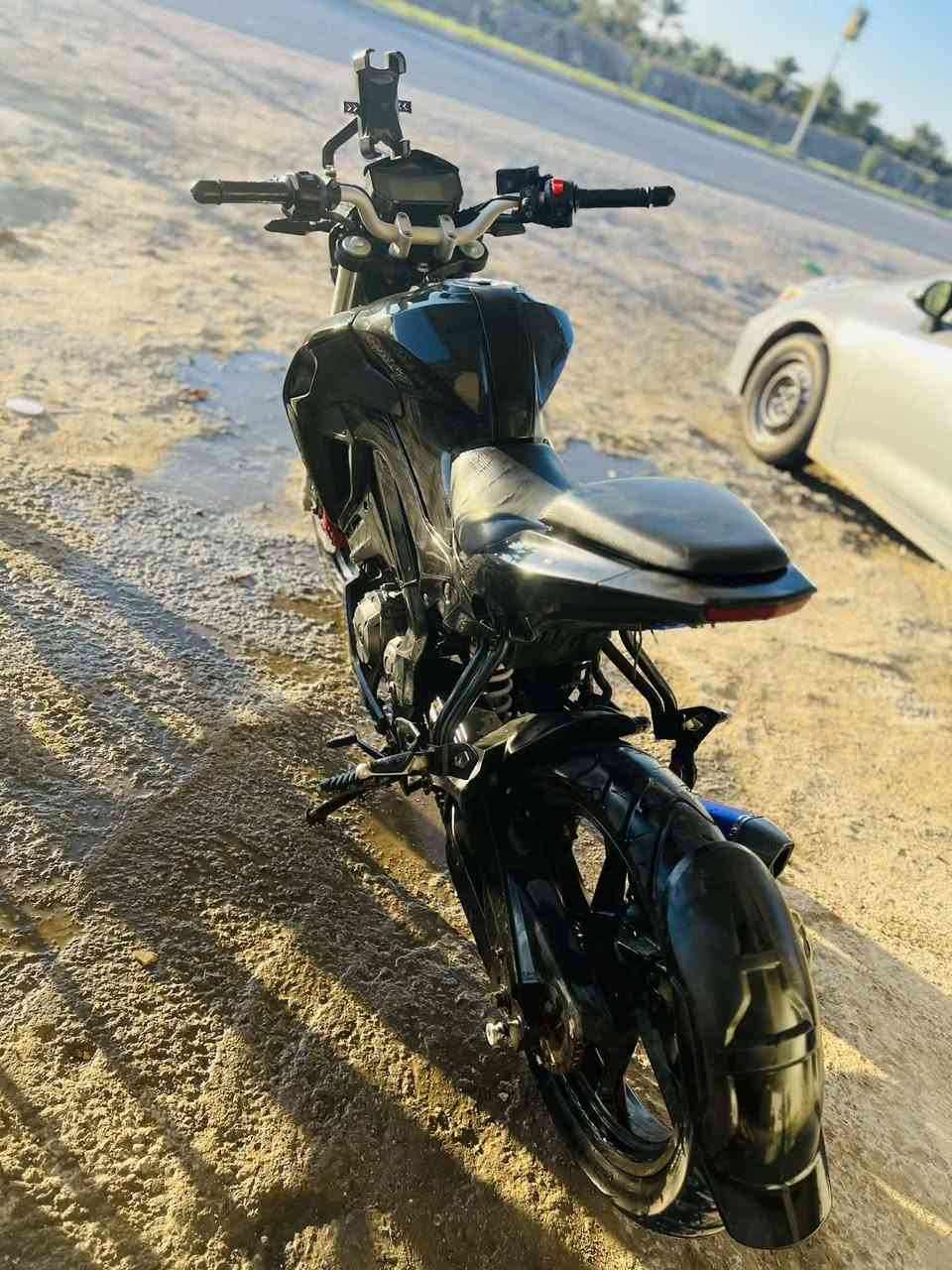 السلام عليكم بنلي إيطالي للبيع موديل 2020
رقم وسنويه بصره تحويله بكل محافظات العراق لان الدراجه مارشفه بل مرور محرك ١٧٥دراجه خير من الله شلعه ومعدل ماشالله صوت رياضي مكاني حله شارع 80رقم *********** 

سعر 1650وبيه مجال قليل والي ميعرف أسعارهن ليحجي بكيفه
